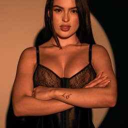 Helen de la Vega