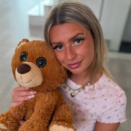 Lila Valvéra